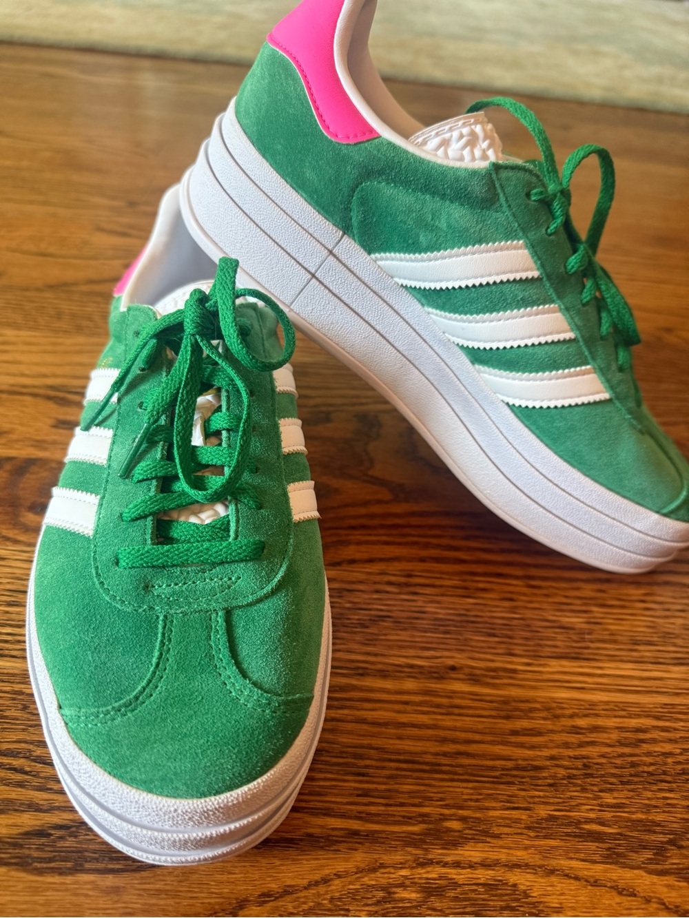 NWOT Adidsas Gazelle Sude Green and White stripe size 8